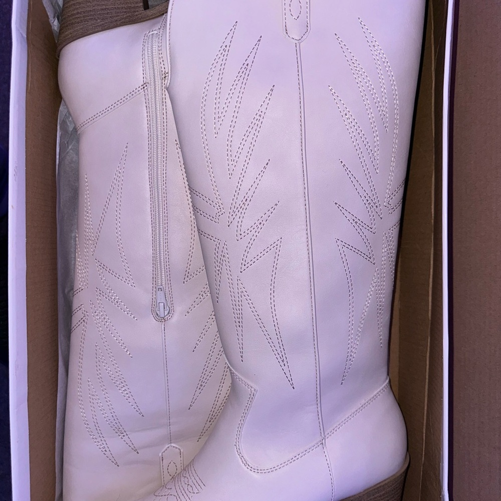 White Women's Cowboy Boots